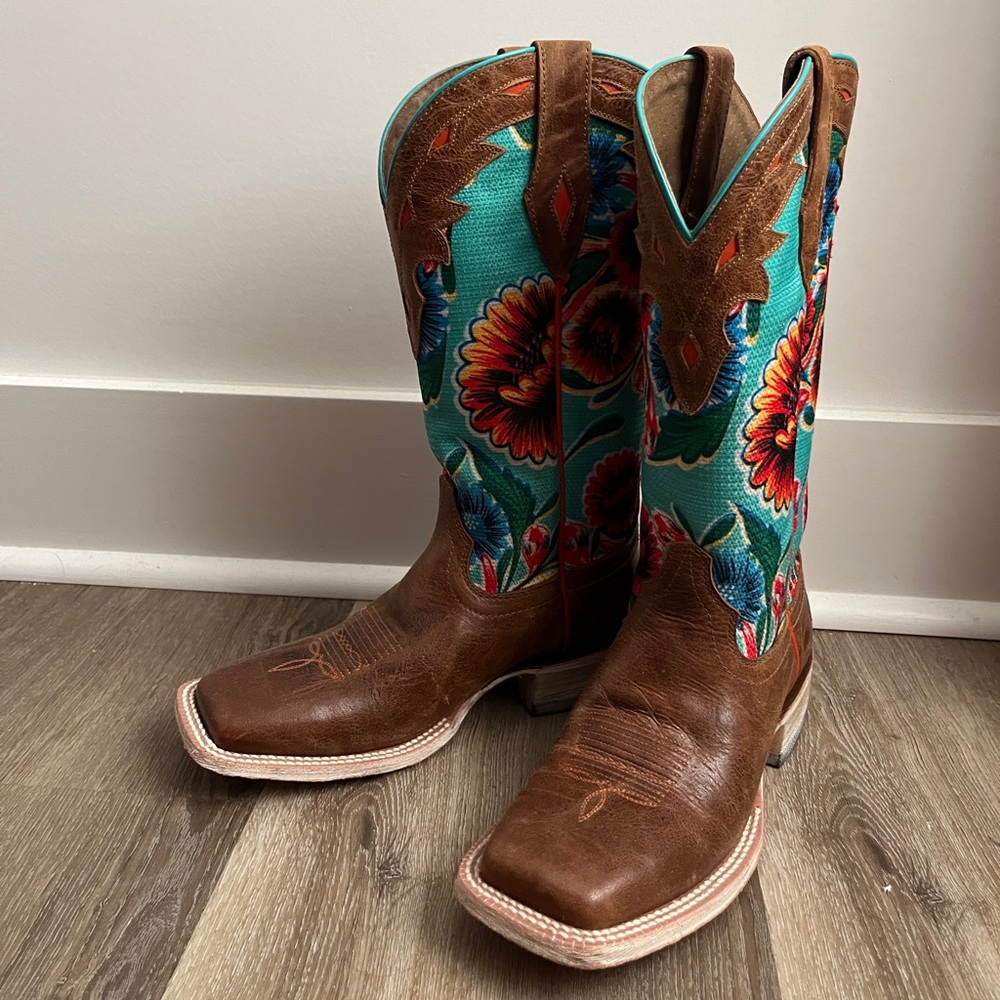 Ariat flower boots